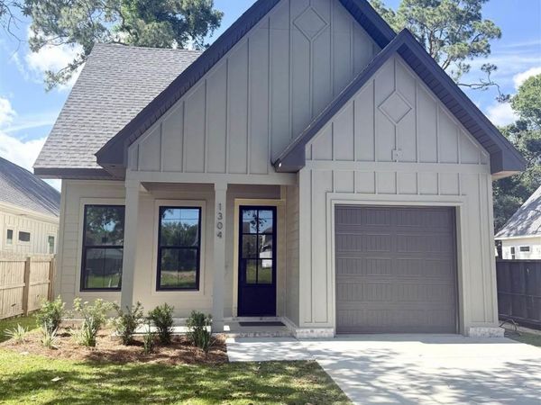 1304 E Fisher, Pensacola, FL 32503