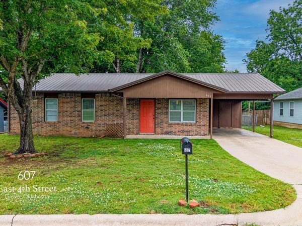 607 E 4th Place , Grove, OK 74344