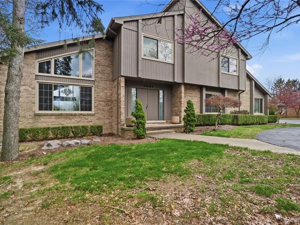 2084 Wabeek Hill Court , West Bloomfield Twp, MI 48302