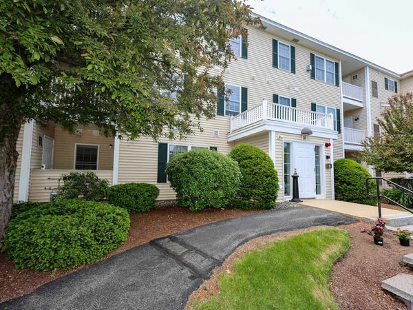 10 Vista Ridge Drive, Unit 8, Londonderry, NH 03053