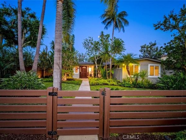 1962 Fullerton Avenue, Costa Mesa, CA 92627