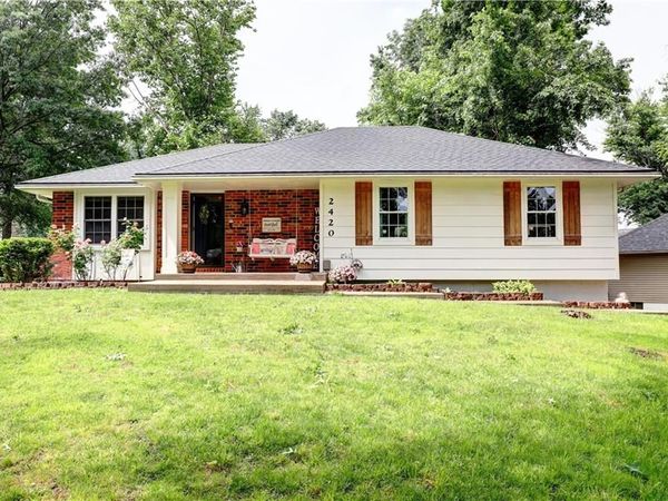 2420 SW Rome Court, Blue Springs, MO 64015