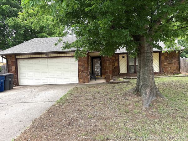 6827 S Quaker Avenue , Tulsa, OK 74136