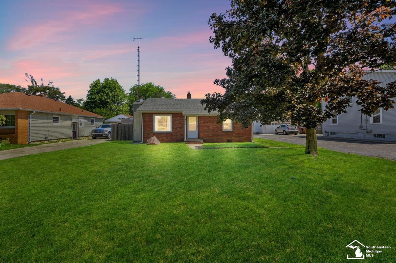 5864 Edgewood Boulevard, Monroe, MI 48161 Main Photo