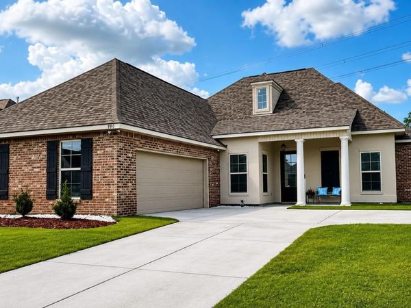 980 Lakehaven Dr, Gonzales, LA 70737