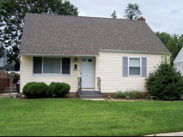 30 Audrey Avenue , Plainview, NY 11803