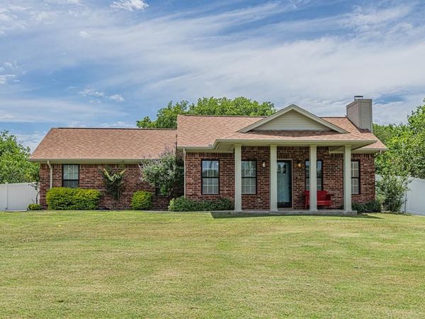 204 S Spring Branch Trail, Springtown, TX 76082