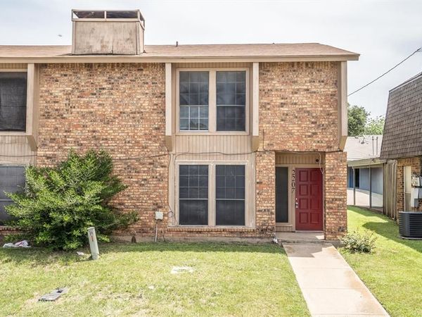 2205 Chase Court , Unit 2, Dalworthington Gardens, TX 76013