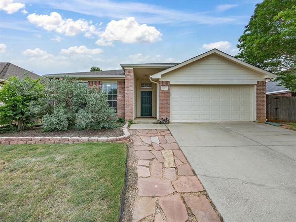 1123 Greenview Lane , Kennedale, TX 76060