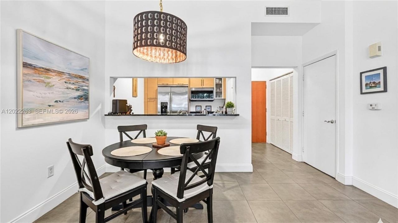 31 SE 5th St , Unit 203, Miami, FL 33131 Photo