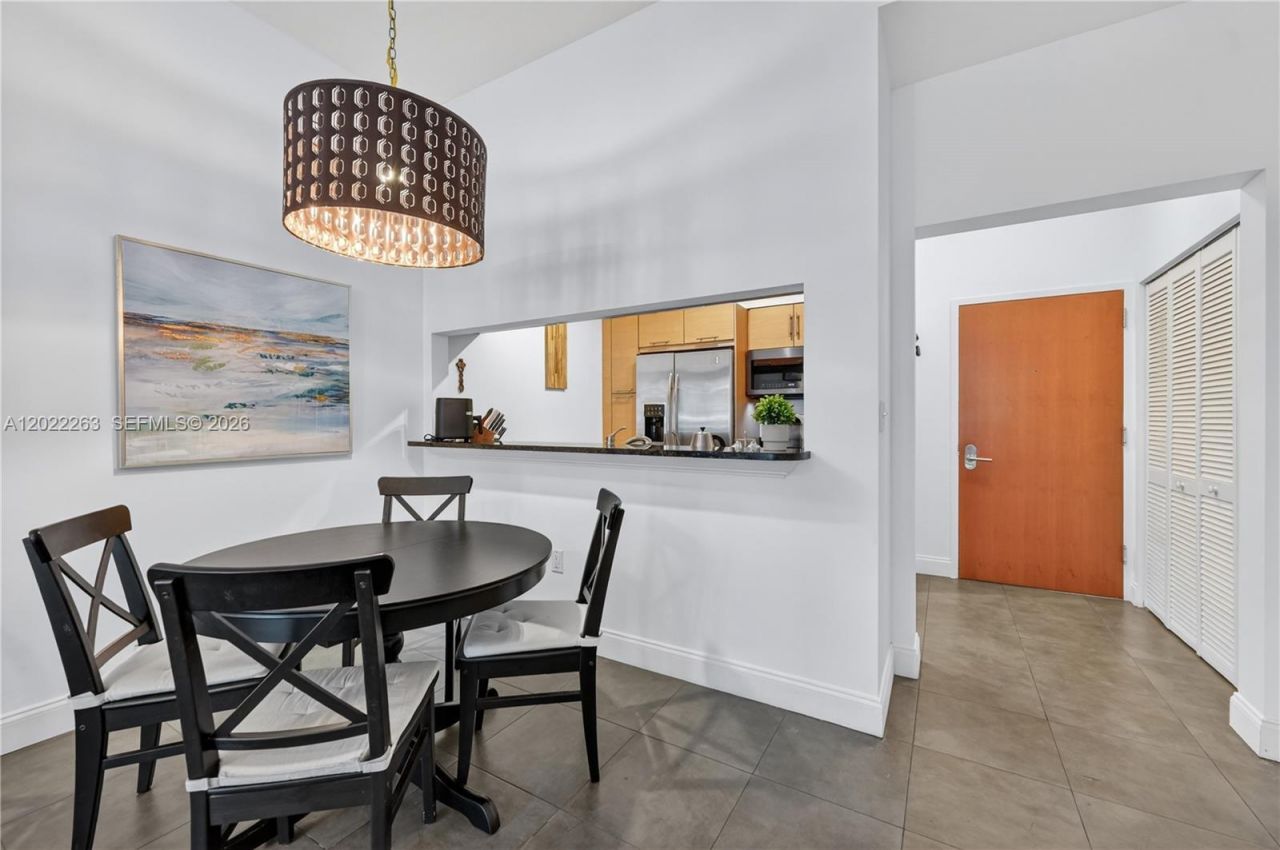 31 SE 5th St , Unit 203, Miami, FL 33131 Photo