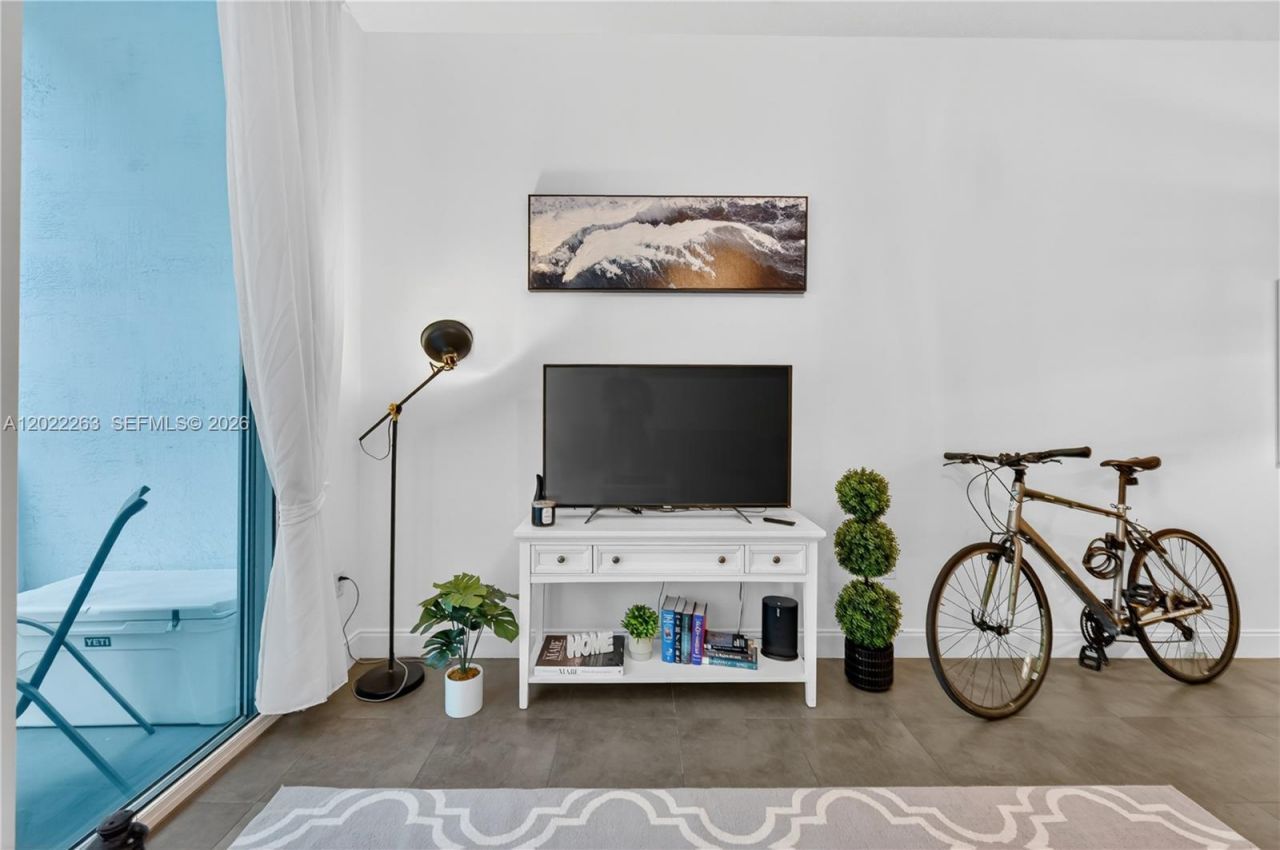 31 SE 5th St , Unit 203, Miami, FL 33131 Photo