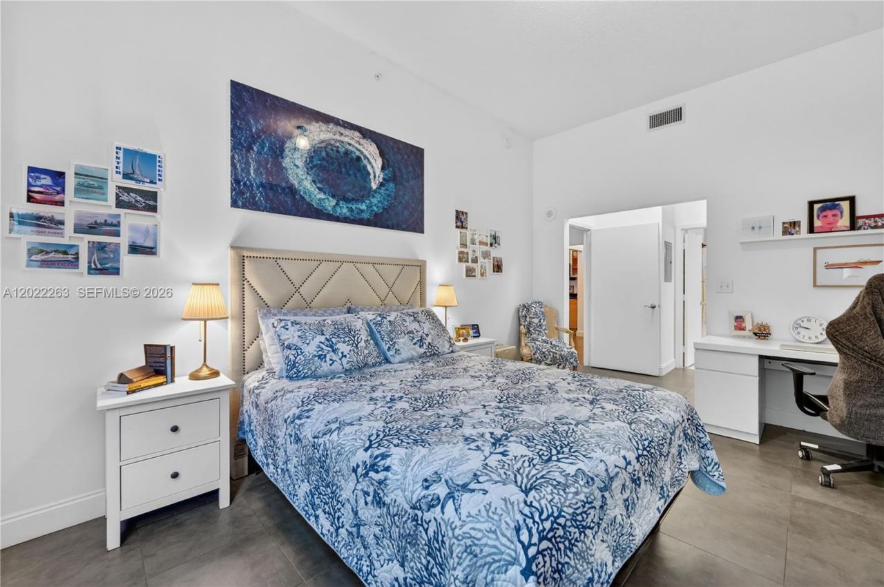 31 SE 5th St , Unit 203, Miami, FL 33131 Photo