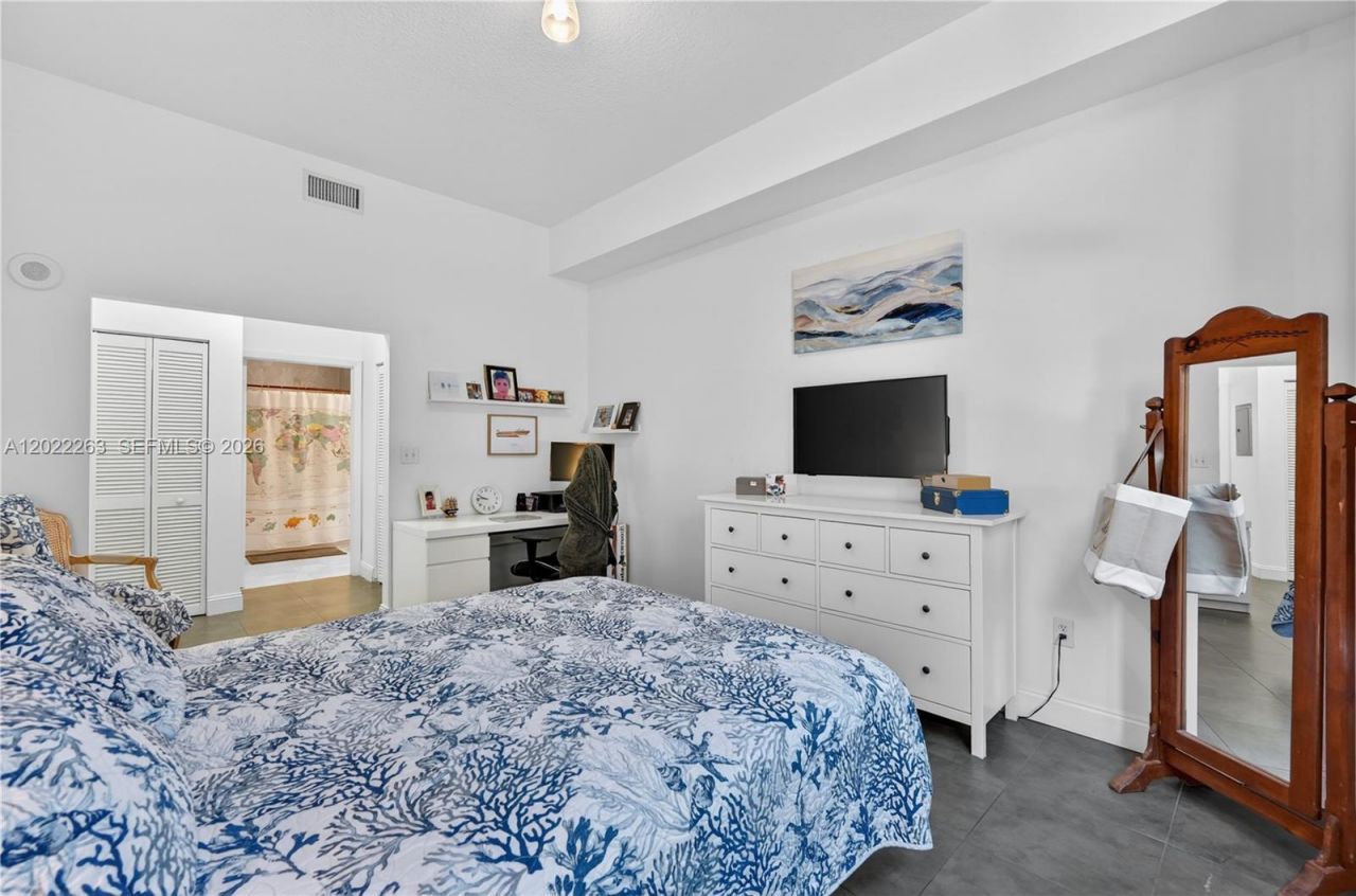 31 SE 5th St , Unit 203, Miami, FL 33131 Photo