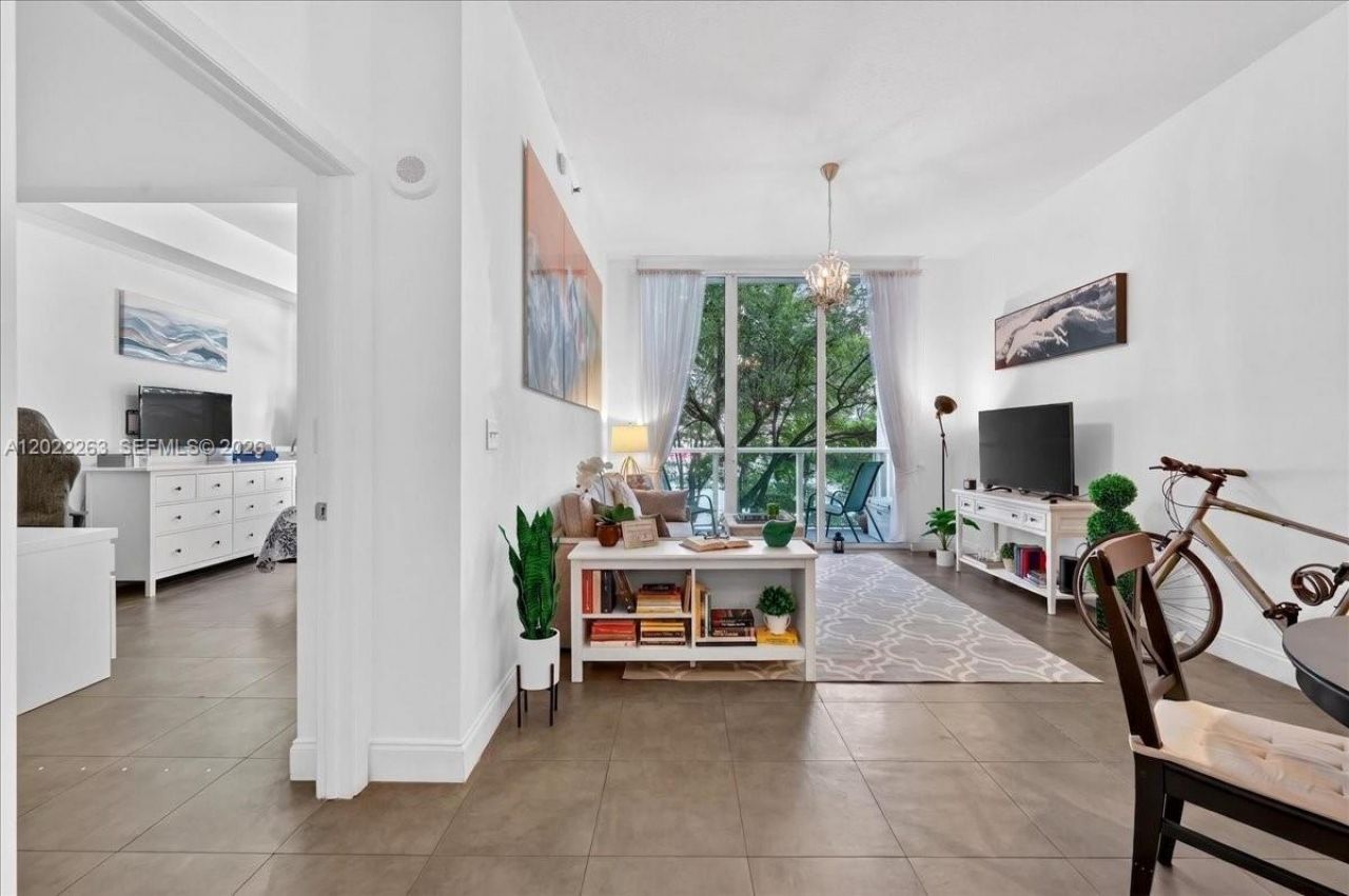 31 SE 5th St , Unit 203, Miami, FL 33131 Photo