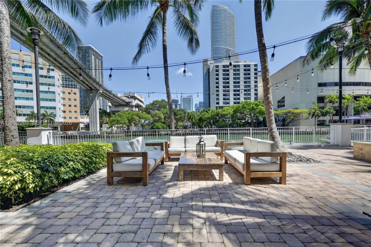 31 SE 5th St , Unit 203, Miami, FL 33131 Photo