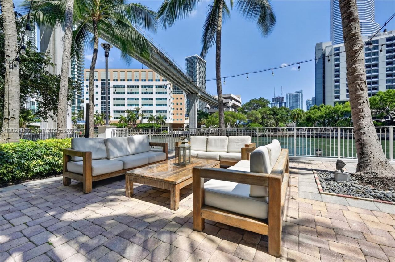 31 SE 5th St , Unit 203, Miami, FL 33131 Photo