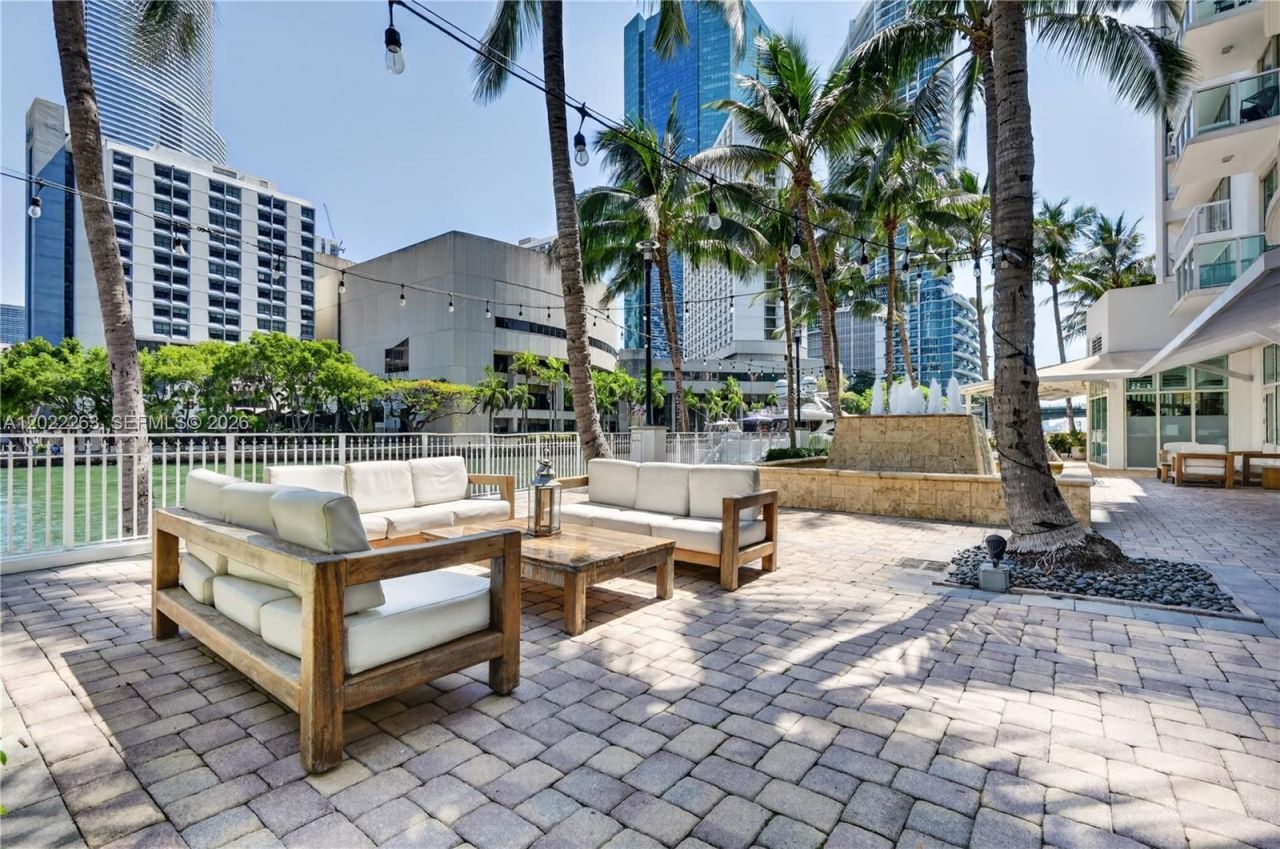 31 SE 5th St , Unit 203, Miami, FL 33131 Photo