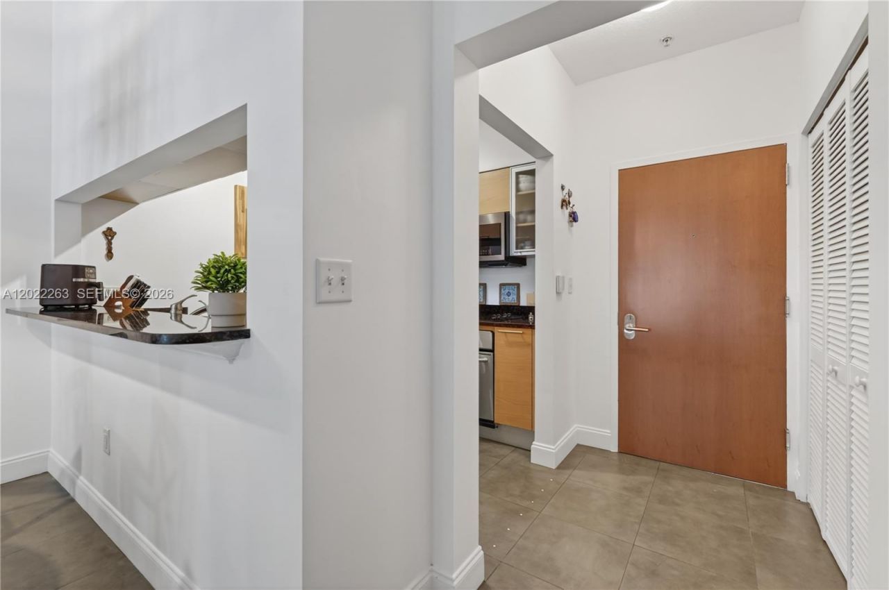 31 SE 5th St , Unit 203, Miami, FL 33131 Photo