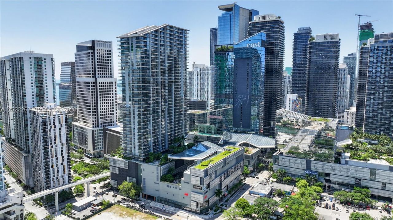 31 SE 5th St , Unit 203, Miami, FL 33131 Photo