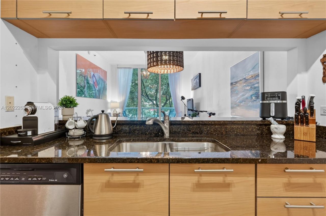 31 SE 5th St , Unit 203, Miami, FL 33131 Photo