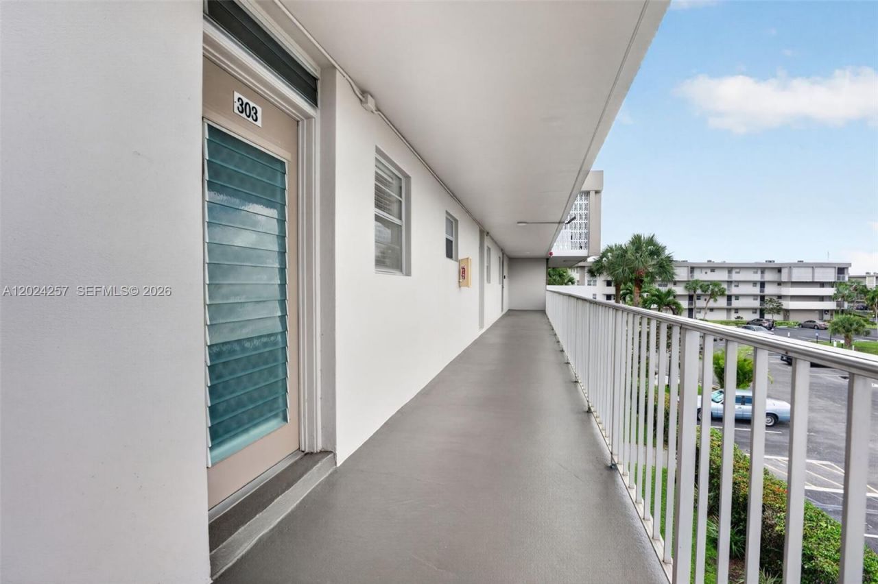 2800 NW 47th Ter , Unit 303B, Lauderdale Lakes, FL 33313 Photo