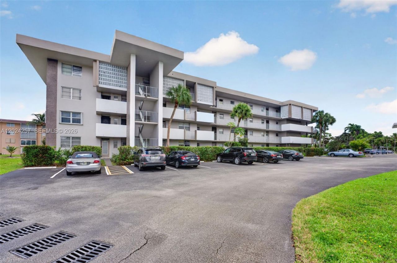 2800 NW 47th Ter , Unit 303B, Lauderdale Lakes, FL 33313 Photo