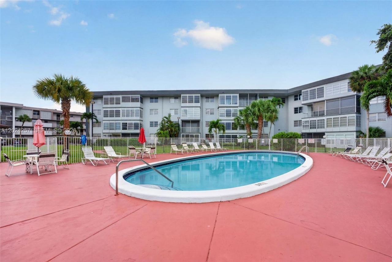 2800 NW 47th Ter , Unit 303B, Lauderdale Lakes, FL 33313 Photo