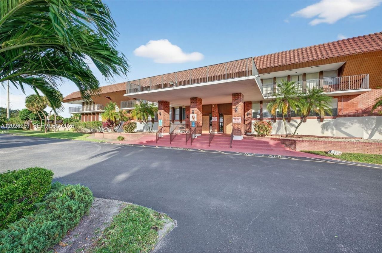 2800 NW 47th Ter , Unit 303B, Lauderdale Lakes, FL 33313 Photo
