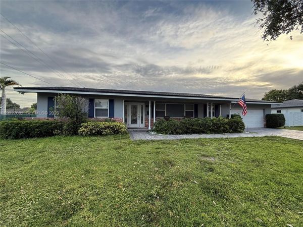 7461 NW 6th St, Plantation, FL 33317