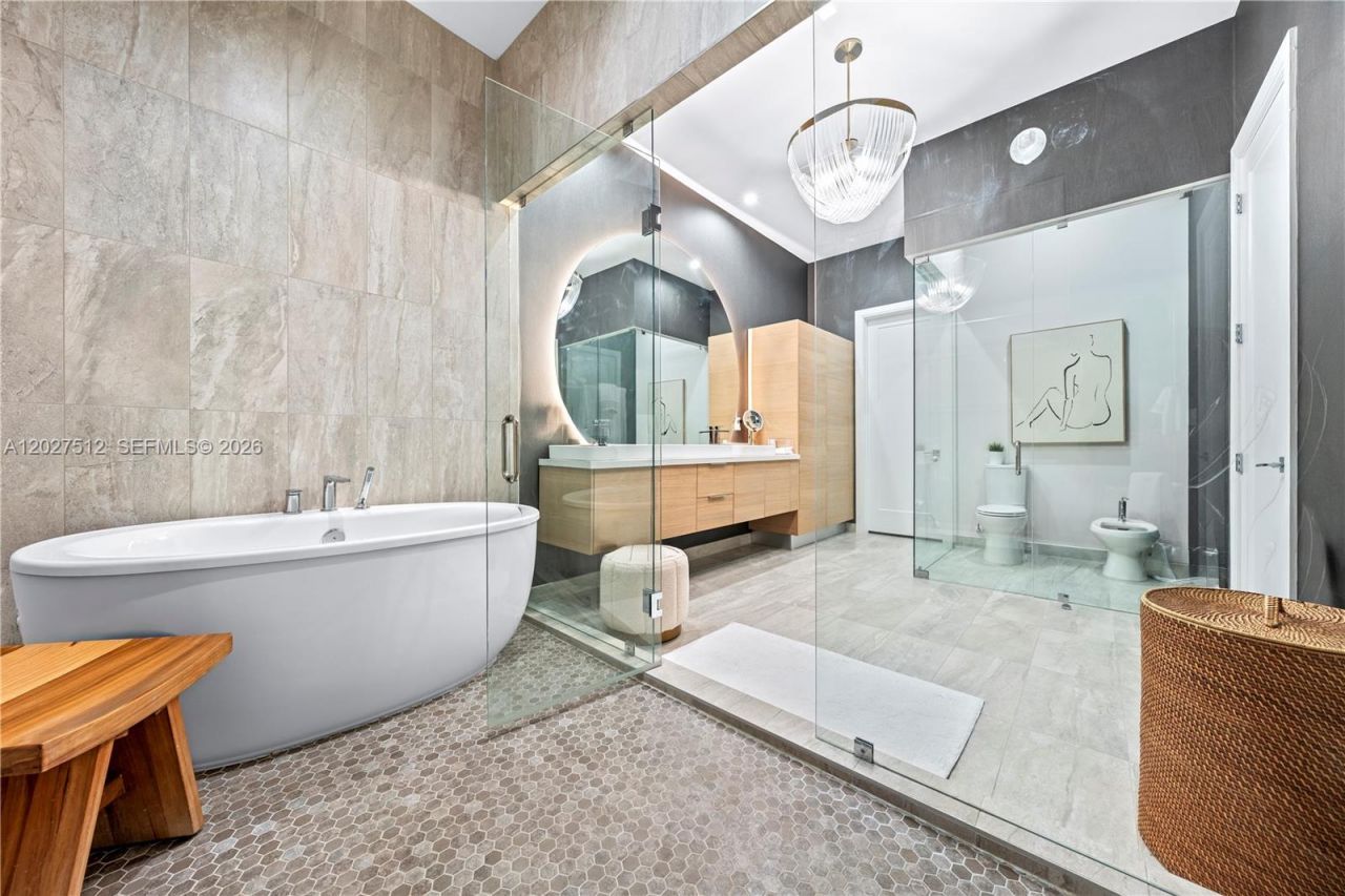 8162 NW 48th Ter , Doral, FL 33166 Photo
