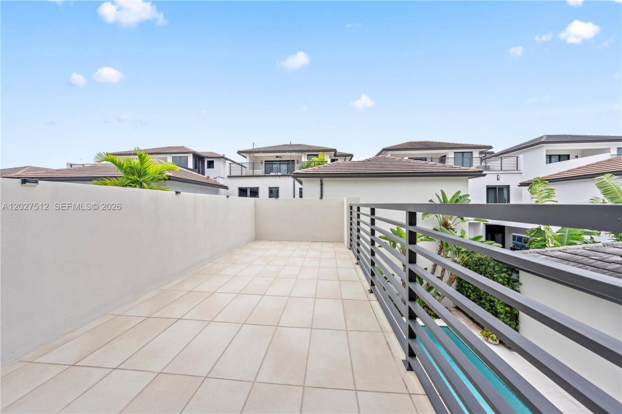 8162 NW 48th Ter , Doral, FL 33166 Photo