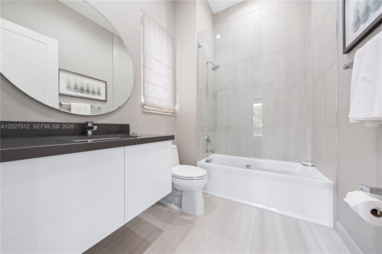8162 NW 48th Ter , Doral, FL 33166 Photo