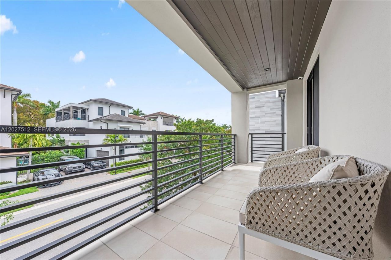 8162 NW 48th Ter , Doral, FL 33166 Photo