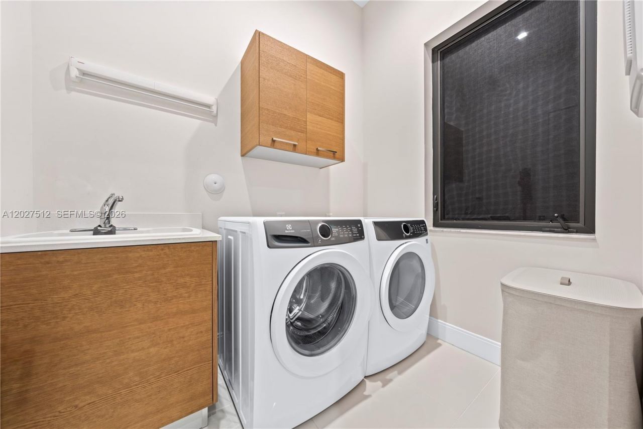 8162 NW 48th Ter , Doral, FL 33166 Photo