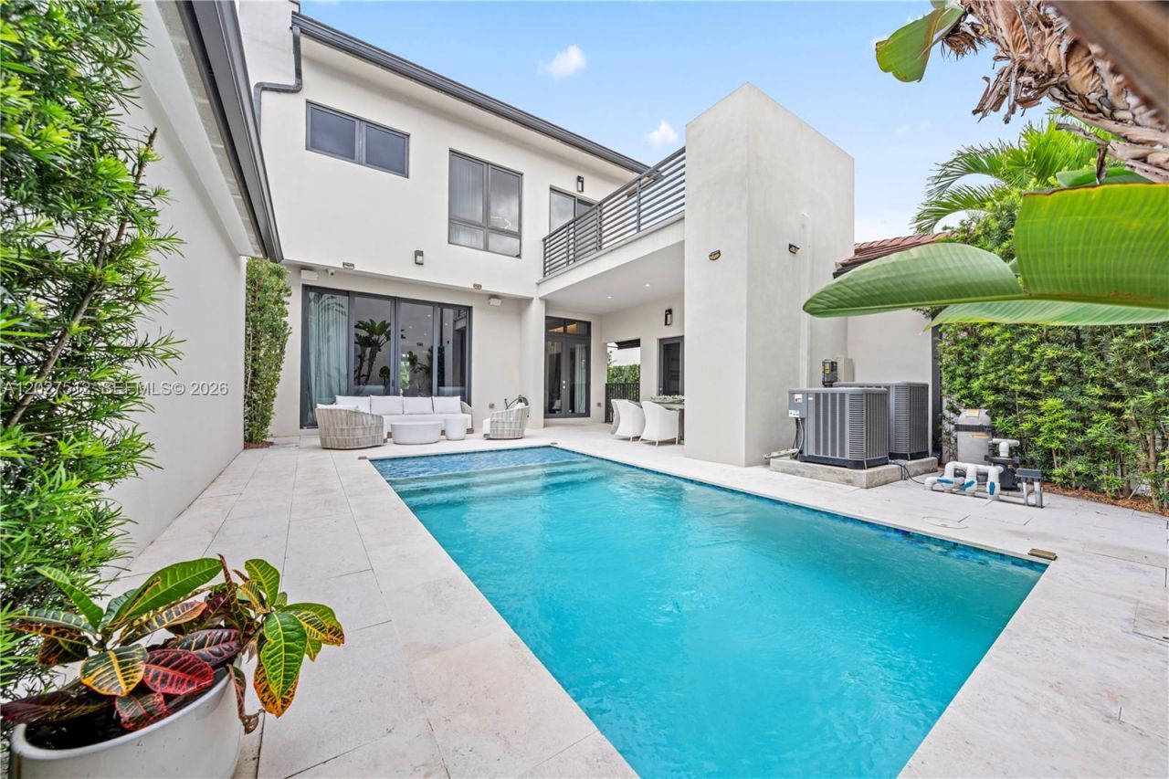 8162 NW 48th Ter , Doral, FL 33166 Photo