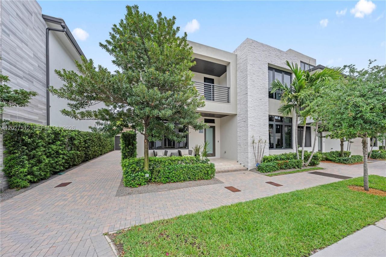 8162 NW 48th Ter , Doral, FL 33166 Photo