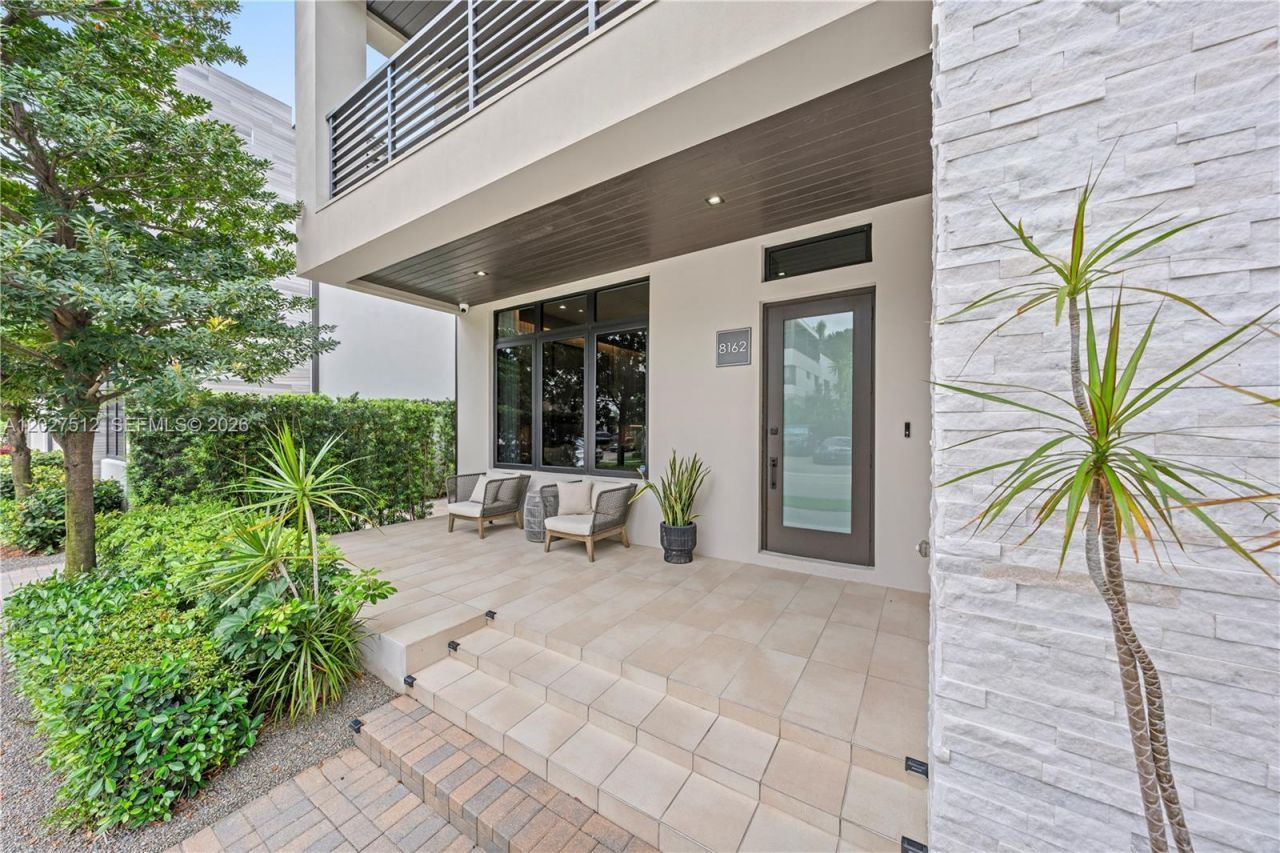8162 NW 48th Ter , Doral, FL 33166 Photo