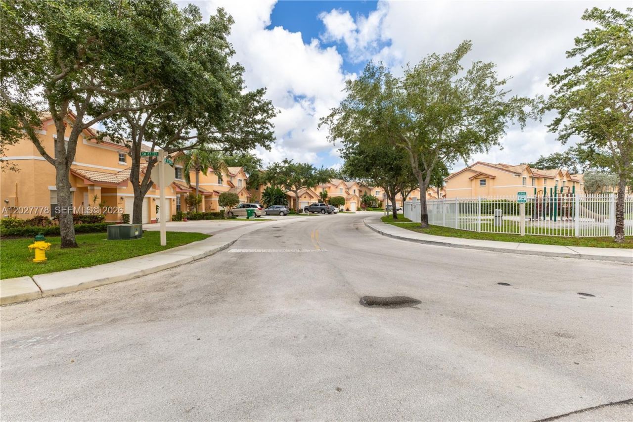 2420 SW 87th Way , Miramar, FL 33025 Photo