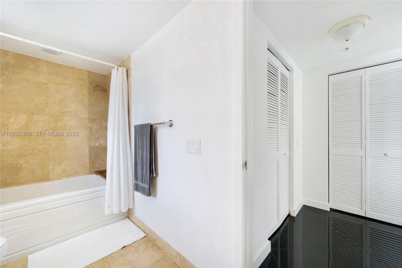 41 SE 5th St, Unit 1116, Miami, FL 33131 Photo