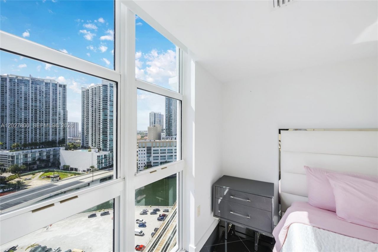 41 SE 5th St, Unit 1116, Miami, FL 33131 Photo