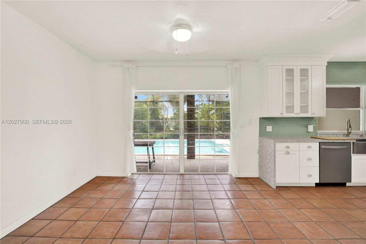6980 SW 104th St, Pinecrest, FL 33156 Photo