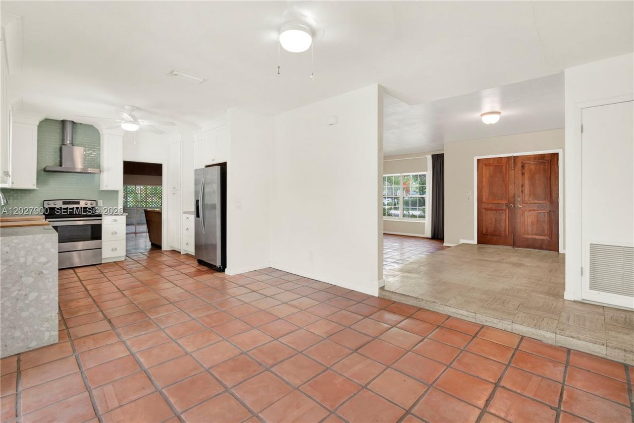 6980 SW 104th St, Pinecrest, FL 33156 Photo