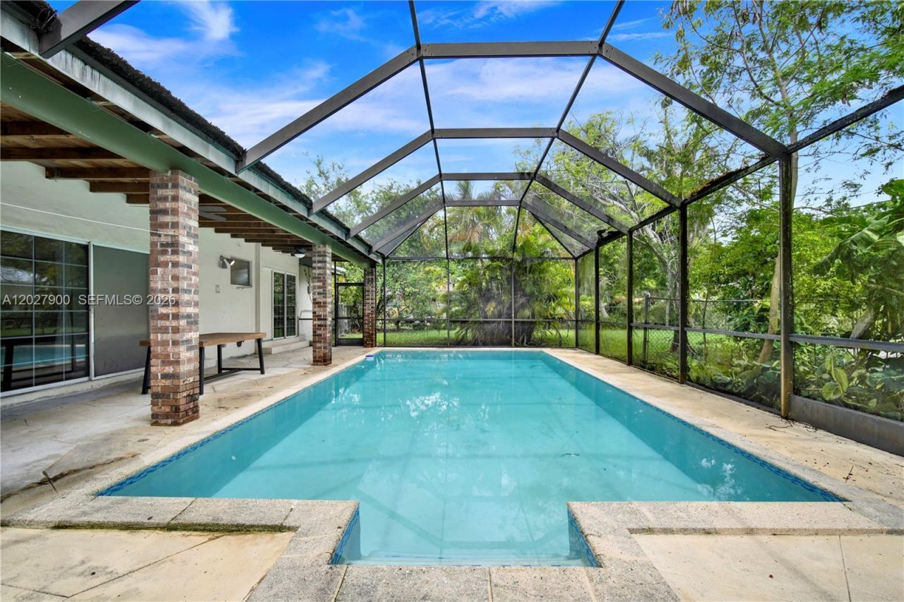 6980 SW 104th St, Pinecrest, FL 33156 Photo