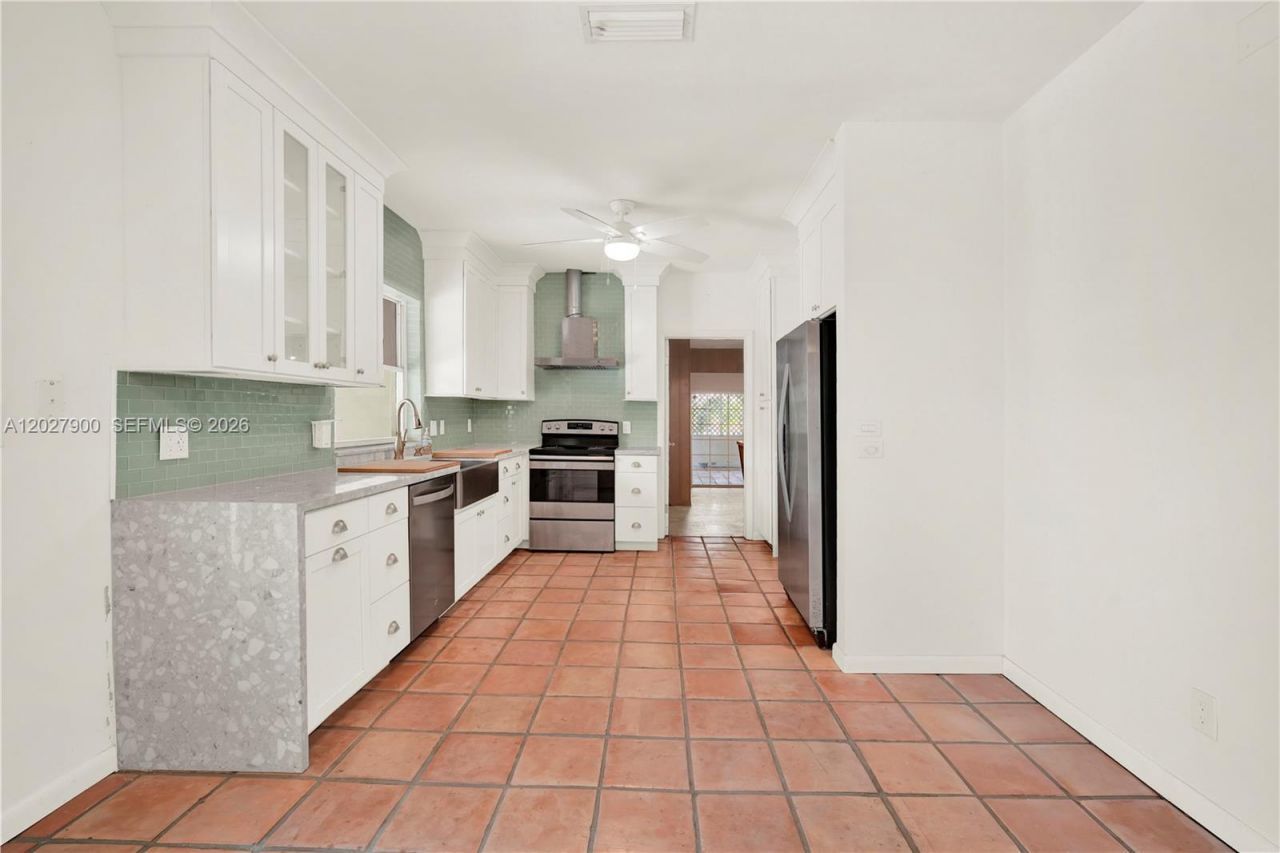 6980 SW 104th St, Pinecrest, FL 33156 Photo