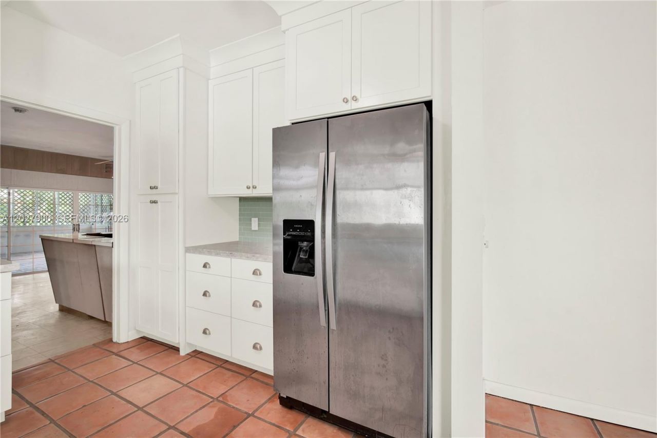 6980 SW 104th St, Pinecrest, FL 33156 Photo