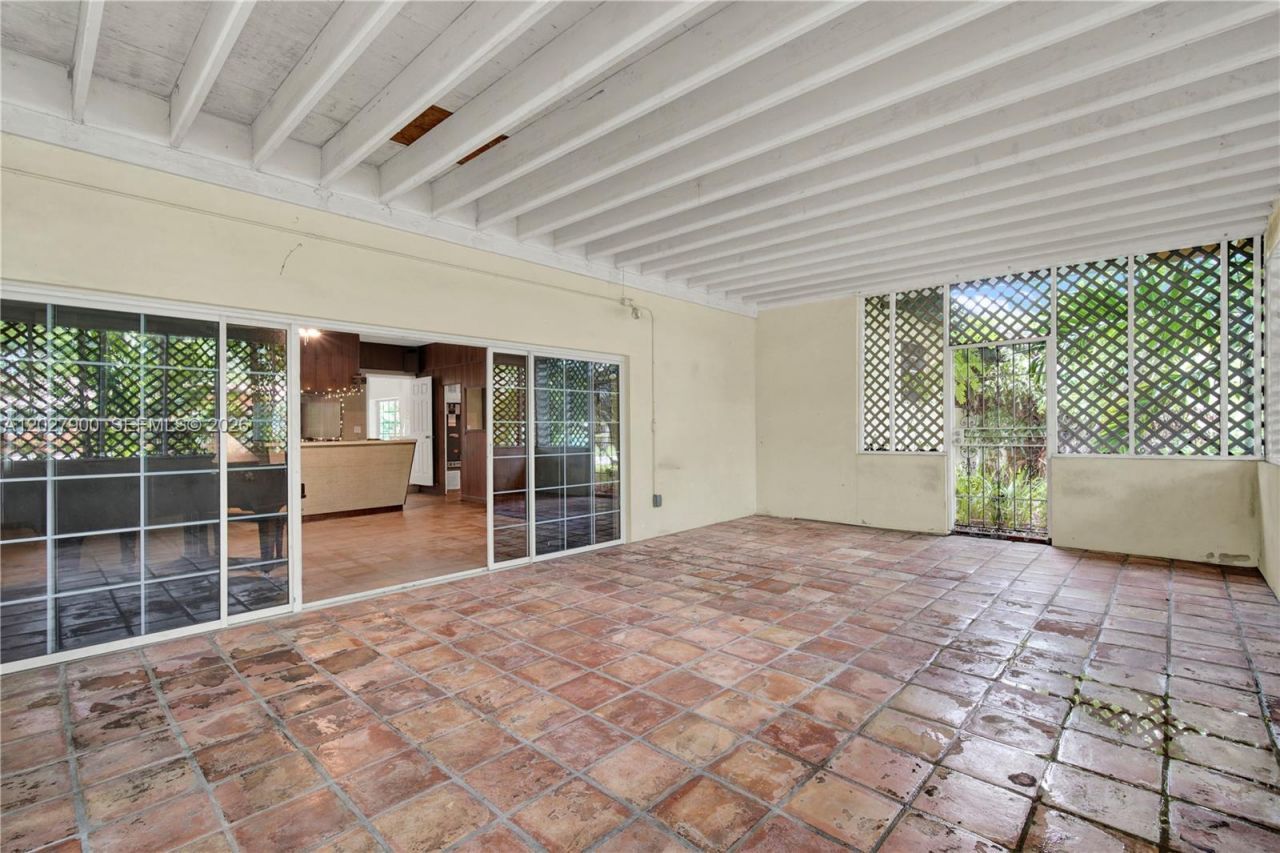 6980 SW 104th St, Pinecrest, FL 33156 Photo