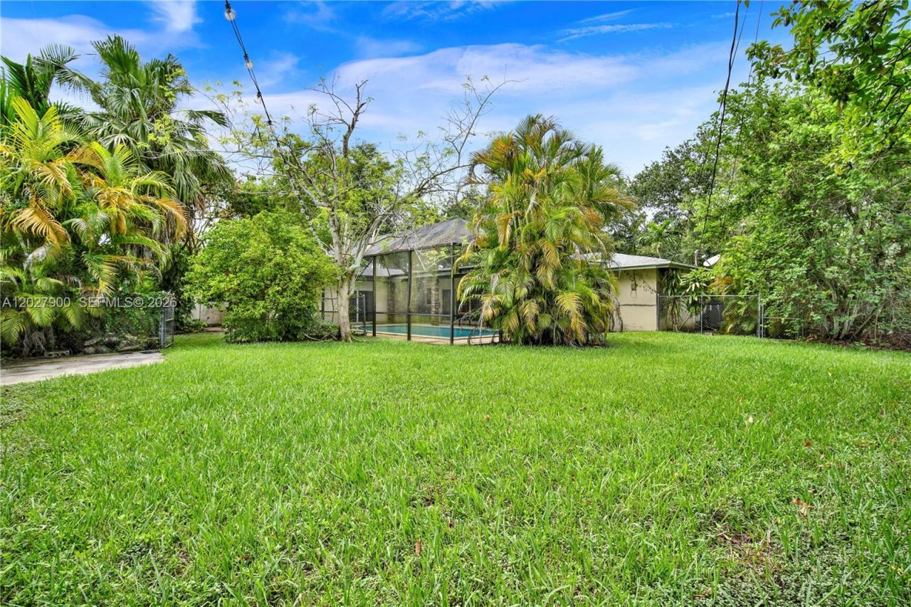 6980 SW 104th St, Pinecrest, FL 33156 Photo