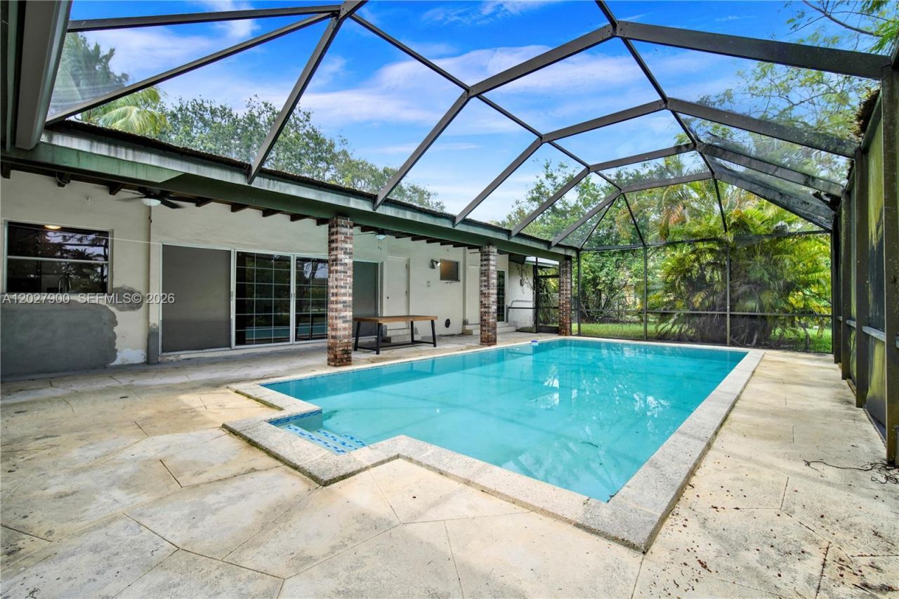 6980 SW 104th St, Pinecrest, FL 33156 Photo