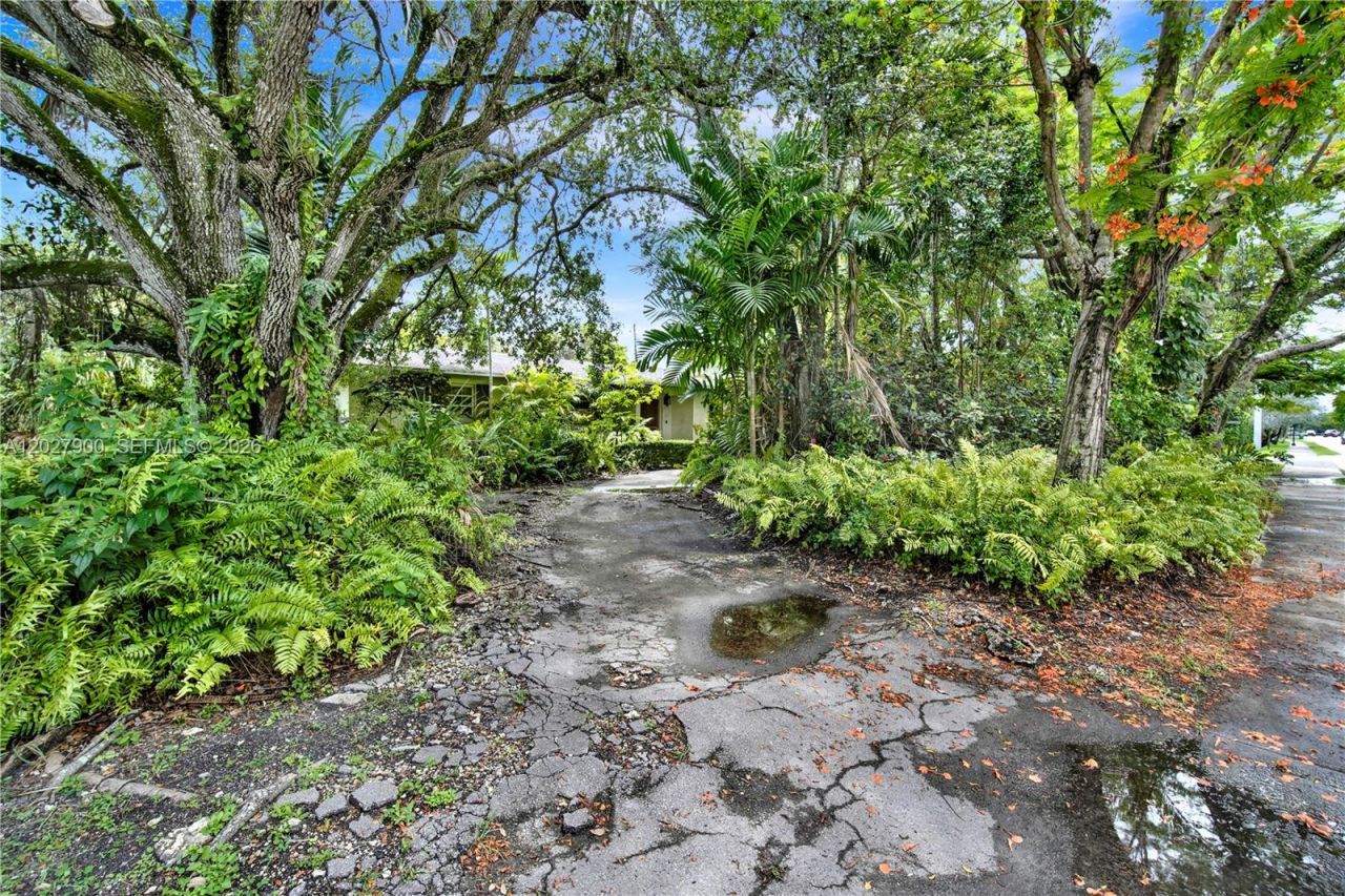 6980 SW 104th St, Pinecrest, FL 33156 Photo